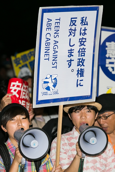 High School Students Protest in Front of the Diet Calling for the Abe administration to step down Members of T ns SOWL hold placards to encourage young people to vote in the summer s House of Councillors elections outside the Parliament building on June 10, 2016, Tokyo, Japan. The Teens Stand up to Oppose War Law  T ns SOWL  is a voluntary activist group of high school students whose goals are to protect democracy and pacifism in Japan. This year s House of Councillors elections is the first time that 18 and 19 year old can vote, and demonstration organizers claimed that 1500 attended the event.  Photo by Rodrigo Reyes Marin AFLO 