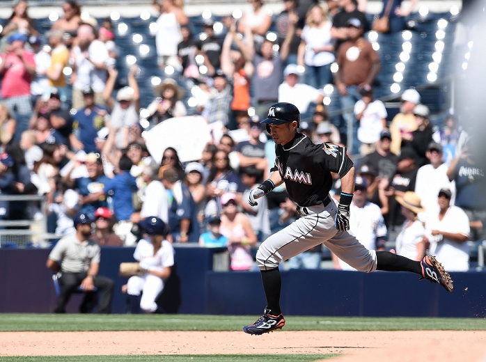 2016 MLB Ichiro Reaches 4257 Hits in Japan and the U.S. Ichiro Ichiro Suzuki  Marlins , JUNE 15, 2016   MLB : Ichiro Suzuki of the Miami Marlins rounds the bases after hitting in the ninth inning during the Major He raised his career total in the Japanese and North American major leagues. He raised his career total in the Japanese and North American major leagues to 4,257, passing Pete Rose s record Major League Baseball total.