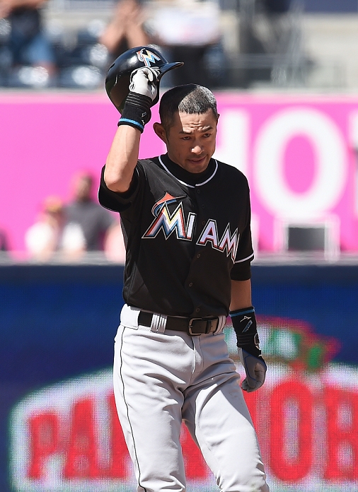 2016 MLB Ichiro Reaches 4257 Hits in Japan and the U.S. Ichiro Ichiro Suzuki  Marlins , JUNE 15, 2016   MLB : Ichiro Suzuki of the Miami Marlins reacts on the second base in the ninth inning during a Major League Baseball game between the San Diego Padres and the Miami Marlins at PetCo Park in San Diego, California, United States. He raised his career total in the Japanese and North American major leagues to 4,257, passing Pete Rose s record Major League Baseball total.