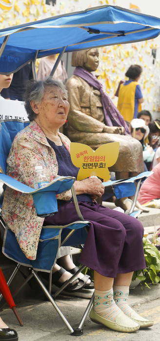Seoul Wednesday Demonstration  June 22, 2016  Peace Monument and Gil Won ok, Jun 22, 2016 : Former South Korean comfort woman Gil Won ok  front, 87  attends the weekly anti Japan protest next to the Peace Monument symbolizing Korean Comfort Women or sex slaves by Japanese military during the Second World War in front of the Japanese Embassy in Seoul, South Korea. The two countries reached a deal on December 28, 2015 in which Japan expressed an apology for its colonial era atrocities and agreed to provide 1 billion yen  US 9.6 million  for a foundation to support the surviving comfort women. The deal aims to put an end to the comfort women issue once and for all, however South Korean civic groups and the victims blamed the government for striking a deal lacking Japan s acknowledgment of legal responsibility, according to local media.  Photo by Lee Jae Won AFLO   SOUTH KOREA 