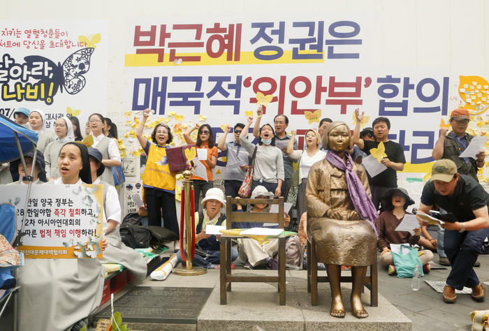 Seoul Wednesday Demonstration  June 22, 2016  Peace Monument, Jun 22, 2016 : People attend the weekly anti Japan protest next to the Peace Monument symbolizing Korean Comfort Women or sex slaves by Japanese military during the Second World War in front of the Japanese Embassy in Seoul, South Korea. Korean characters on background read,  South Korean President  Park Geun Hye s regime abolish immediately the agreement reached to resolve the issue of Korean comfort women between South Korea and Japan, which is treachery to South Korea . The two countries reached a deal on December 28, 2015 in which Japan expressed an apology for its colonial era atrocities and agreed to provide 1 billion yen  US 9.6 million  for a foundation to support the surviving comfort women. The deal aims to put an end to the comfort women issue once and for all, however South Korean civic groups and the victims blamed the government for striking a deal lacking Japan s acknowledgment of legal responsibility, according to local media.  Photo by Lee Jae Won AFLO   SOUTH KOREA 