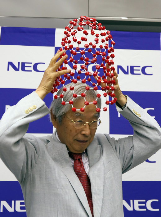 NEC Discovers New Carbon Material Equipped with electrical conductivity and workability June 30, 2016, Tokyo, Japan   Japanese electronics giant NEC Research Fellow Sumio Iijima, known as the discoverer of carbon nanotubes and nanohorns, speaks at a press conference to announce NEC discovered the new nano carbon material  carbon nanobrush  which is a fibrous aggregate of carbon nanohorns at the company s headquarters in Tokyo on Thursday, June 30, 2016. NEC said this discovery of the new nano carbon material was the world s first and which features well adsorptivity and electrical conductivity to improve the basic functionality of a range of devices such as batteries, capacitors and actuators.    Photo by Yoshio Tsunoda AFLO  LWX  ytd 