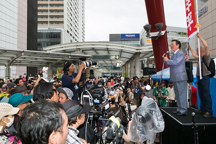 2016 Upper House Election: Life Party Street speeches in Tokyo Ichiro Ozawa, president of People s Life Party speaks during a campaign event a campaign event of the independent candidate Yohei Miyake in Tachikawa on July 4, 2016, Tokyo, Japan. Japanese politician and former actor Taro Yamamoto and Ozawa came to support Miyake s election campaign as an independent candidate for the House of Councillors elections.  Photo by Rodrigo Reyes Marin AFLO 