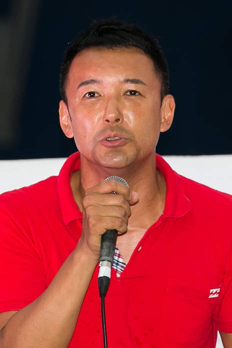 2016 Upper House Election: Life Party Street speeches in Tokyo Japanese politician and former actor Taro Yamamoto speaks during a campaign event of the independent candidate Yohei Miyake in Tachikawa on July 4, 2016, Tokyo, Japan. Yamamoto and Ichiro Ozawa president of People s Life Party came to support Miyake s election campaign as an independent candidate for the House of Councillors elections.  Photo by Rodrigo Reyes Marin AFLO 