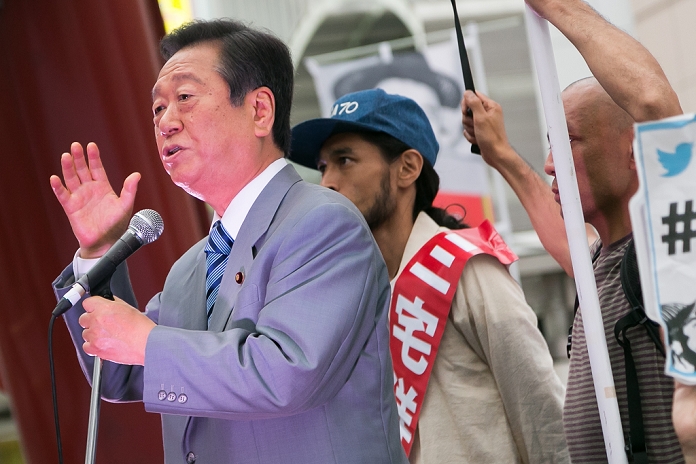 2016 Upper House Election: Life Party Street speeches in Tokyo Ichiro Ozawa, president of People s Life Party speaks during a campaign event of the independent candidate Yohei Miyake in Tachikawa on July 4, 2016, Tokyo, Japan. Japanese politician and former actor Taro Yamamoto and Ozawa came to support Miyake s election campaign as an independent candidate for the House of Councillors elections.  Photo by Rodrigo Reyes Marin AFLO 