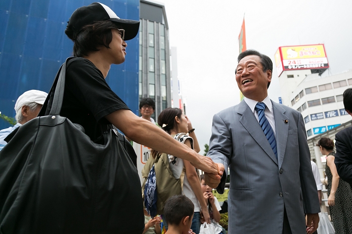 2016 Upper House Election: Life Party Street speeches in Tokyo Ichiro Ozawa, president of People s Life Party greet supporters during a campaign event of the independent candidate Yohei Miyake in Tachikawa on July 4, 2016, Tokyo, Japan. Japanese politician and former actor Taro Yamamoto and Ozawa came to support Miyake s election campaign as an independent candidate for the House of Councillors elections.  Photo by Rodrigo Reyes Marin AFLO 