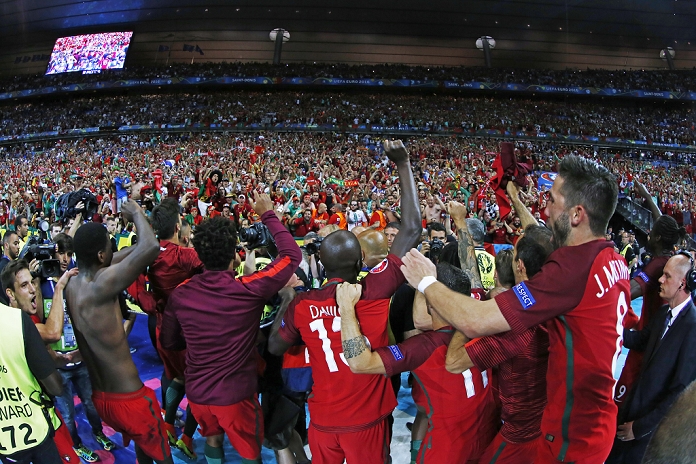 Euro 2016. Portugal wins first place Portugal team group  POR , JULY 10, 2016   Football   Soccer : Portugal players celebrate with fans after winning the UEFA EURO 2016 Final match between Portugal 1 0 France at Stade de France in Saint Denis, France.  Photo by D.Nakashima AFLO 