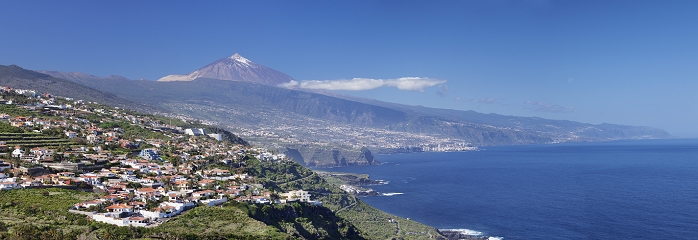 Spain View over Orotava Valley to the north coast and Puerto de la Cruz and Pico del Teide, Tenerife, Canary Islands, Spain, Europe, Photo by Markus Lange