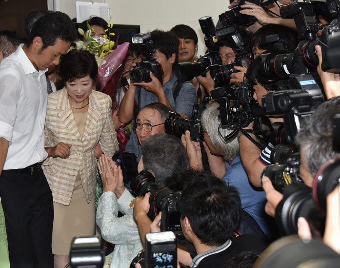 Tokyo Gubernatorial Election 2016 Koike becomes first female governor of Tokyo July 31, 2016, Tokyo, Japan   Japan s former Defense Minister Yuriko Koike in beige colored arrives at a fully packed election headquarters in her own precinct in Tokyo s Ikebukuro on Sunday, July 31, 2016, following her victory in the gubernatorial election. , a 64 year old former newscaster turned politician, becomes the first female governor of the nation s capital, defeating two major  Photo by Natsuki Sakai AFLO  AYF  mis 