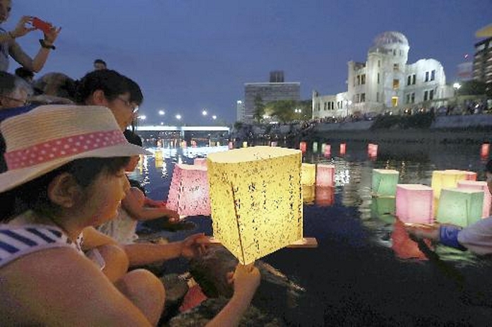 71st anniversary of the atomic bombing of Hiroshima Lantern floating ceremony to pray for peace Lantern floating for the repose of souls at Motoyasu River in front of the Atomic Bomb Dome  7:38 p.m., June 6, in Naka Ward, Hiroshima City   photo by Hiroto Nomoto.