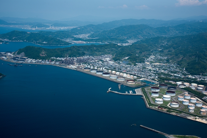 Wakayama Hatsushima Town, Hama district, industrial area (tanks at TonenGeneral Sekiyu Wakayama plant)