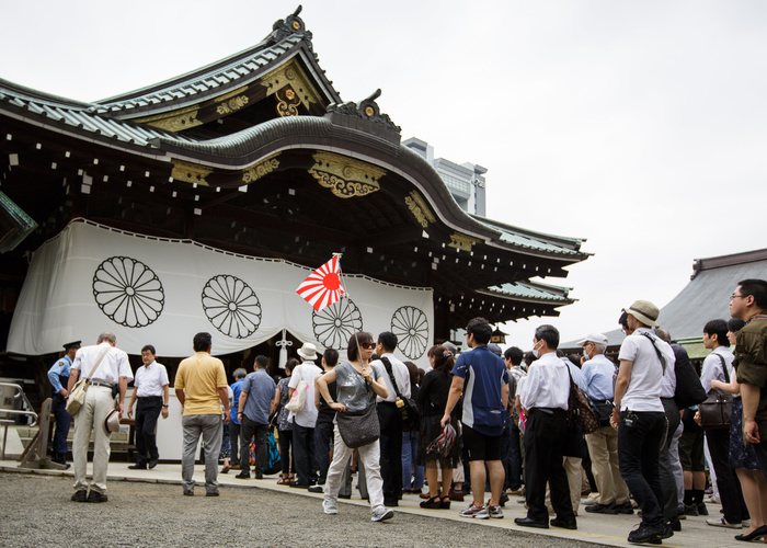 71st End of War Memorial Day Memorial to the war dead at Yasukuni Shrine August 15, 2016, Tokyo, Japan   Visitors pay respects to the war dead at Yasukuni Shrine on August 15, 2016, during the 71st anniversary of Japan s surrender of World War II. Yasukuni enshrines the war dead including convicted war criminals.  Photo by AFLO 