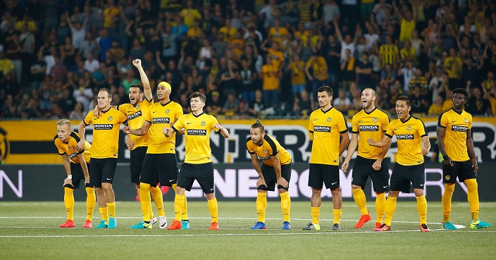 UEFA Champions League Third qualifying round, Second round, penalty shootout Young Boys team group, AUGUST 3, 2016   Football   Soccer : Florent Hadergjonaj, Steve von Bergen, Milan Gajic, Guillaume Hoarau, Linus Obexer, Miralem Sulejmani, Alain Rochat, Jan Lecjaks, Yuya Kubo and Sekou Sanogo of Young Boys react in the penalty shoot out during the UEFA Champions League Third Qualifying Round 2nd leg match between BSC Young Boys 2 4 2 0 FC Shakhtar Donetsk at Stade de Suisse in Bern, Switzerland. Young Boys won 4 2 on penalties after tying 2 2 on aggregate.  Photo by AFLO 