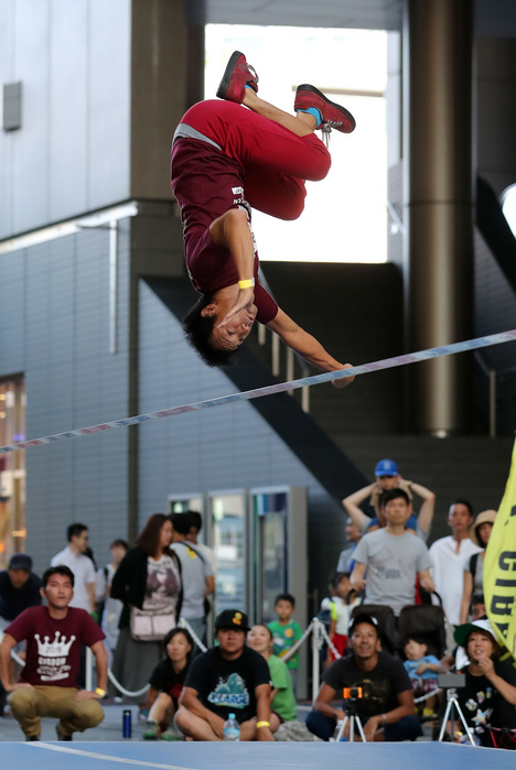 Slackline Championship Showcasing their amazing skills on the rope September 3, 2016, Tokyo, Japan   A contestant performs during the Nippon Open  2016 slackline championships in Tokyo on September 3, 2016. Slackline is a practice or competition in balance on a nylon webbing tensioned between two anchor points.     Photo by Yoshio Tsunoda AFLO  LWX  ytd 