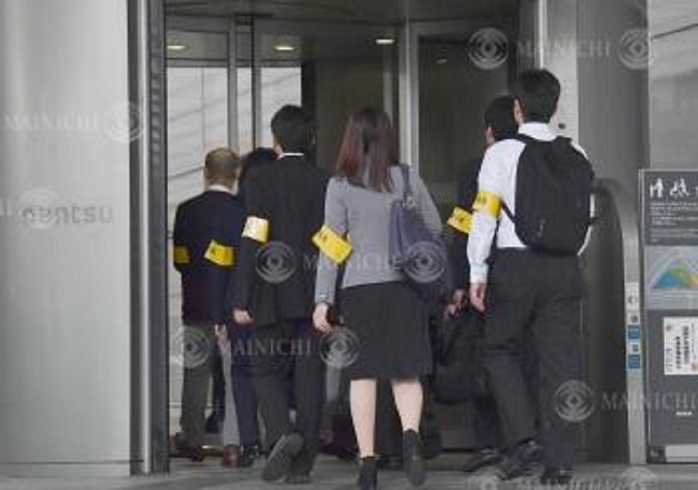 Dentsu New Female Employee Commits Suicide On site investigation by the Labor Bureau Officials from the Tokyo Labor Bureau and the Mita Labor Standards Inspection Office conduct a mandatory on site inspection at Dentsu s headquarters in Minato ku, Tokyo, on October 14, 2016, at 1 p.m. Photo by Emi Naito