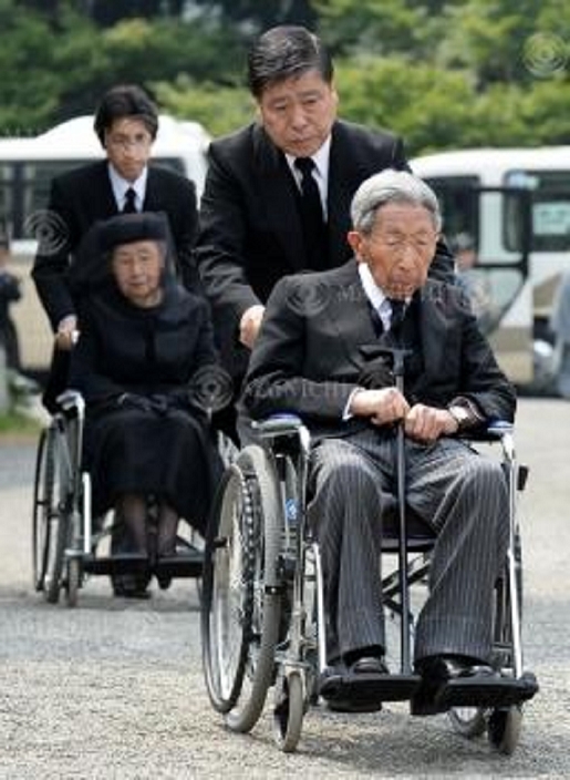 Death of His Imperial Highness Prince Katsura Burial Ceremony  June 17, 2014  Prince and Princess Mikasa attend the  interment ceremony  at Toshimaoka Cemetery. Prince and Princess Mikasa attend the  interment ceremony  at Toshimaoka Cemetery in Bunkyo Ward, Tokyo, June 17, 2014, at 9:38 a.m. Photo by Tomotake Yatou   Tokyo Metropolitan Government   Toshimaoka Cemetery
