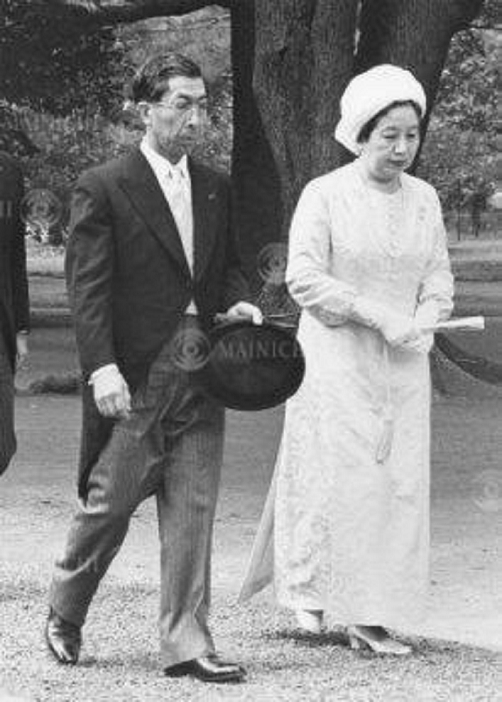 His Imperial Highness Prince Takahito Mikasa  November 7, 1980  Prince and Princess Mikasa and the new King and Queen of Japan, Prince Tomohito Mikasa, on their way to the Waseda Palace for the wedding ceremony of His Imperial Highness Prince Hirohito Mikasa at the Imperial Palace, Tokyo, Japan, November 07, 1980 Photo: Japan   Tokyo   Imperial Palace