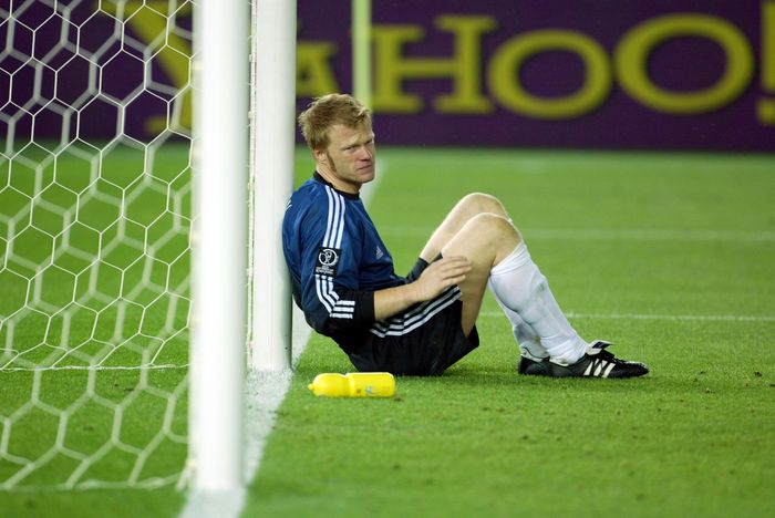 2002 FIFA World Cup Final Kern  Germany  after the match Oliver Kahn  GER , JUNE 30, 2002   Football : A dejected Oliver Kahn after the FIFA World Cup 2002 KOREA JAPAN final match between Brazil and Germany at Yokohama International stadium, Kanagawa, Japan.  Photo by AFLO   735 