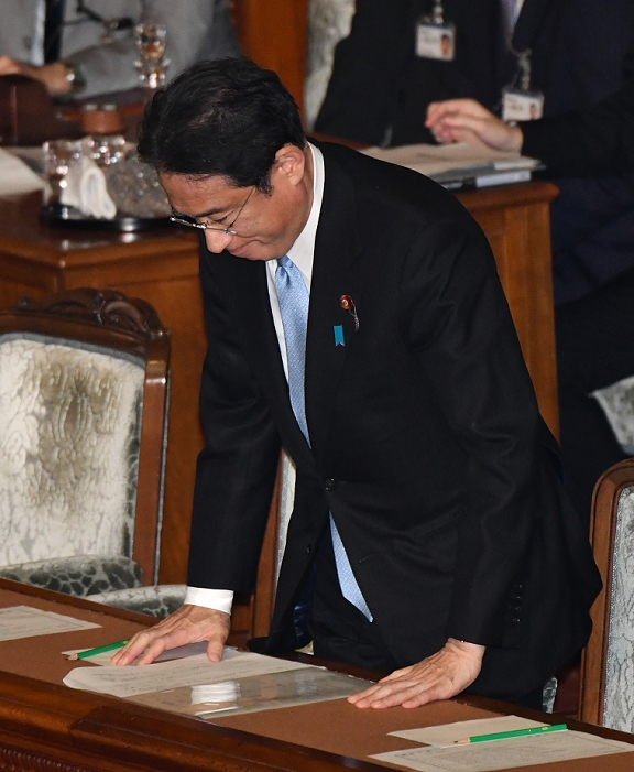 Ratification of the Paris Agreement The House of Representatives passed an approval bill November 8, 2016, Tokyo, Japan   Japanese Foreign Minister Fumio Kishida takes a bow after the Paris Agreement on climate change is approved in the Diet in Tokyo on Tuesday, November 8, 2016. The government initially planned to have the lower chamber ratify the treaty on Nov. 4, but a Diet struggle over contentious legislation related to the Trans Pacific Partnership free trade arrangement froze deliberations.   Photo by Natsuki Sakai AFLO  AYF  mis 