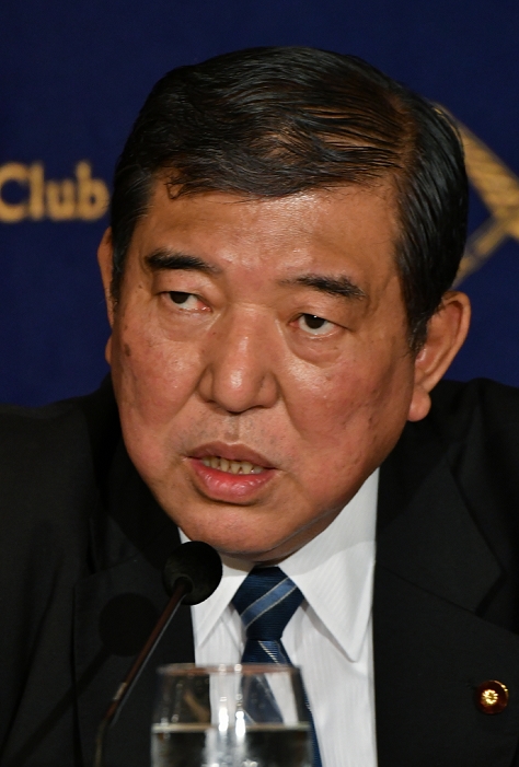 Japan U.S. Relations in the New Era Mr. Ishiba at the Correspondents  Club of Japan November 21, 2016, Tokyo, Japan   Shigeru Ishiba, a member of the ruling Liberal Democratic Party and an expart of defense affairs, speaks at Tokyo The 59 year old Ishiba told a fellow lawmaker of his readiness to run in the next LDP presidential election in autumn 2018, after Abe s current term expires, according to a local report. by Natsuki Sakai AFLO  AYF  mis 