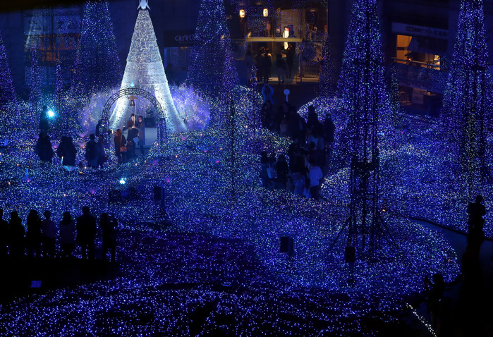 Christmas Mode in Tokyo Illumination in Shiodome November 22, 2016, Tokyo, Japan   People enjoy illuminations featuring the theme of  Canyon d  Azur   Blue Canyon  at Caretta Shiodome in Tokyo on Tuesday, November 22, 2016. The illuminations with 270,000 LED lights will be displayed until February 4, 2017.    Photo by Yoshio Tsunoda AFLO  LWX  ytd 