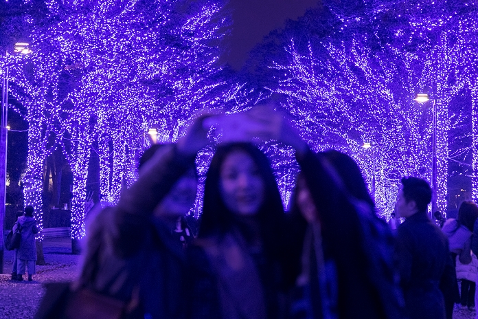 Blue Cave  Returns to Shibuya Crowded with visitors Visitors pose for a selfie during the Blue Grotto Illumination event in Shibuya on November 22, 2016, Tokyo, Japan. There are about 5,500 blue LED lights lighting up the 750 meters from Yoyogi Park to Shibuya Park Street until January 9, 2017. Tokyo s illuminations are popular date spots for couples after work during the Christmas season.  Photo by Rodrigo Reyes Marin AFLO 
