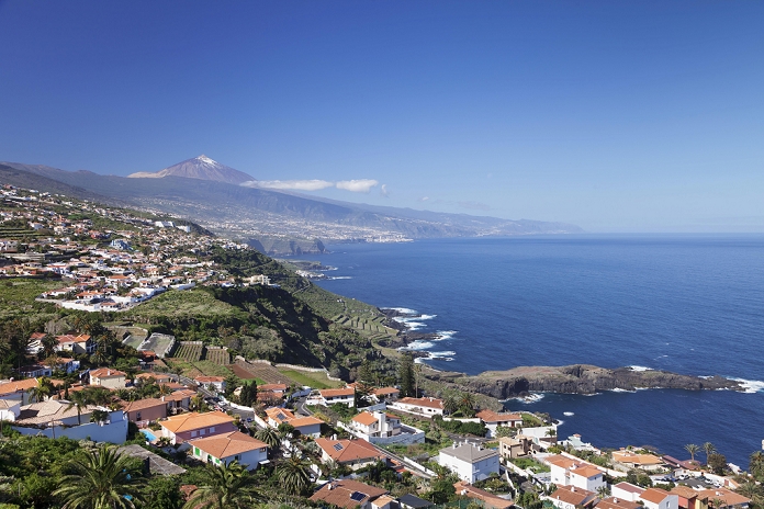View from El Sauzal on the northern coast to Puerto de la Cruz, behind Teide, Tenerife, Canary Islands, Spain, Europe