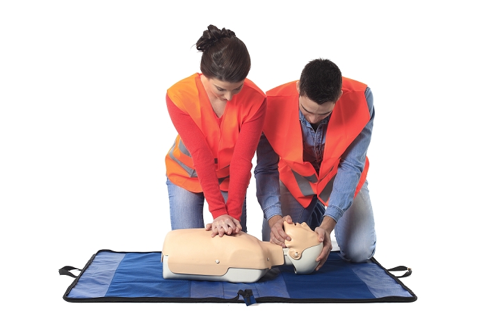 France, first aid on a mannequin