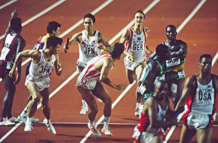 Susumu Takano (JPN)
AUGUST 31, 1991 - Athletics : Susumu Takano of Japan passes the button during the Men's 4x400m relay semifinal at the 1991 IAAF World Championships in Athletics at National Stadium in Tokyo, Japan.
(Photo by AFLO) [2315].