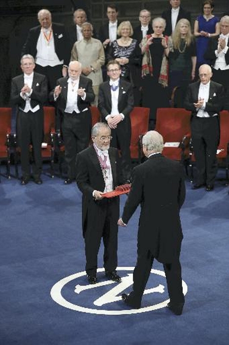 Nobel Prize 2016. Award ceremony in Stockholm  Yoshinori Osumi, professor emeritus at Tokyo Institute of Technology, receives the medal for the Prize in Physiology or Medicine from King Carl XVI Gustaf of Sweden  front right  at the Nobel Prize award ceremony  center, 5:14 p.m. on April 10 in Stockholm   representative photo .
