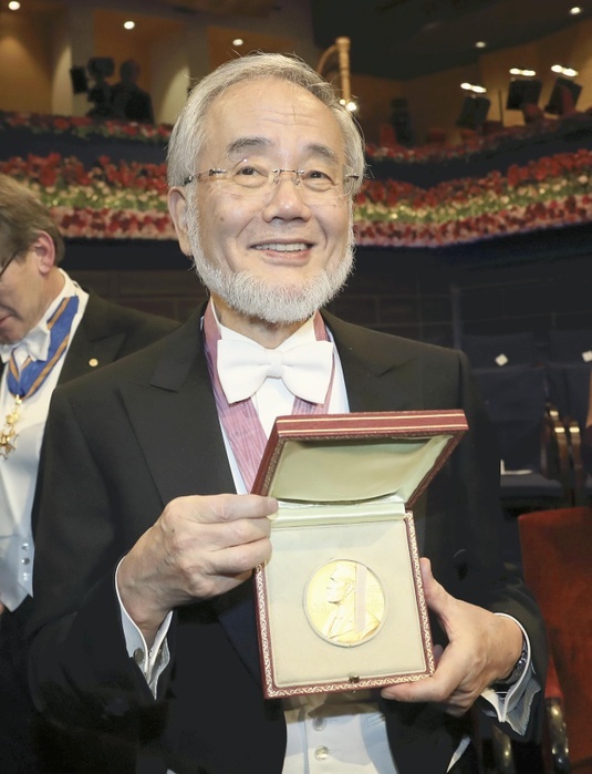 Nobel Prize 2016. Award ceremony in Stockholm  Professor Emeritus Yoshinori Osumi of Tokyo University of Technology, winner of the Nobel Prize in Physiology or Medicine, smiles with his medal after the Nobel Prize ceremony in Stockholm at 5:53 p.m. on October 10  Photo by Jiji Press 