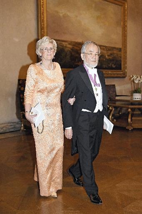 Nobel Prize 2016. Dinner in Stockholm Yoshinori Osumi, professor emeritus at Tokyo Institute of Technology, withdraws after a dinner party following the Nobel Prize award ceremony  11:02 p.m., May 10, at the Stockholm City Hall .