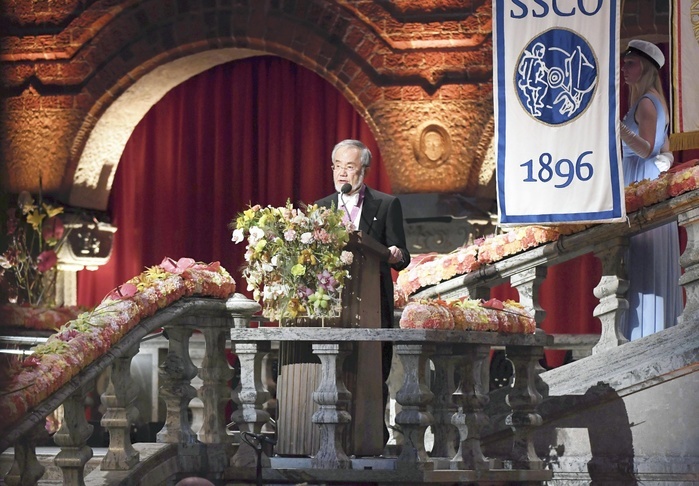 Nobel Prize 2016. Dinner in Stockholm Yoshinori Osumi, professor emeritus at Tokyo Institute of Technology, delivers a speech at a dinner party after the Nobel Prize award ceremony at 10:38 p.m. on October 10 at the Stockholm City Hall  representative photo .