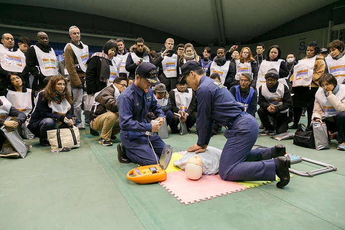 Disaster Prevention Training for Foreigners Held by Tokyo Fire Department Members of the Tokyo Fire Department teach first aid techniques to foreign residents at Komazawa Olympic Park on January 20, 2017, Tokyo, Japan. About 366 Tokyo foreign residents were instructed how to protect themselves in case of earthquake disaster by the Tokyo Fire Department. Alongside 38 volunteers, including English, Chinese, Spanish and French interpreters, participants learned basic first aid, rescue techniques, and about sheltering, and also experienced the shaking of a major earthquake. The Tokyo Government organized the training for foreign residents to promote awareness of the need to prepare in case a big earthquake strikes the capital.  Photo by Rodrigo Reyes Marin AFLO 