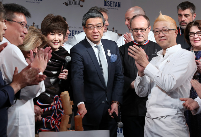  Caution Salon du Chocolat Chocolate Festival in Tokyo February 1, 2017, Tokyo, Japan   Japanese TV personality and the chocolat ambassador Eriko Kusuda  C, L  and Mitsukoshi Isetan Holdings president Hiroshi Onishi  C, R  crack chocolate liqueur barrel at the opening ceremony of the  Salon du Chocolat 2017  in Tokyo on Wednesday, February 1, 2017. The annual chocolate event will be carried through Frbeuary 5 and some 60 famous chocolatie attended the ceremony.     Photo by Yoshio Tsunoda AFLO  LWX  ytd 