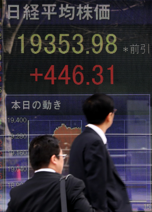 Nikkei Stock Average rebounds sharply Favorable U.S. stock market gains and yen weakness February 10, 2017, Tokyo, Japan   Pedestrians pass before a share prices board in Tokyo on Friday, February 10, 2017. Japan s share prices rebounded 446.31 yen to close at 19,353.98 yen at the morning session of the Tokyo Stock Exchange after U.S. President Donald Trump announced tax reforms.     Photo by Yoshio Tsunoda AFLO  LWX  ytd 