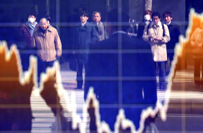 Nikkei 225 rebounds sharply Strong U.S. stocks and weak yen February 10, 2017, Tokyo, Japan   Pedestrians are reflected on a share prices board in Tokyo on Friday, February 10, 2017. Japan s share prices rebounded 446.31 yen to close at 19,353.98 yen at the morning session of the Tokyo Stock Exchange after U.S. President Donald Trump announced tax reforms.     Photo by Yoshio Tsunoda AFLO  LWX  ytd 