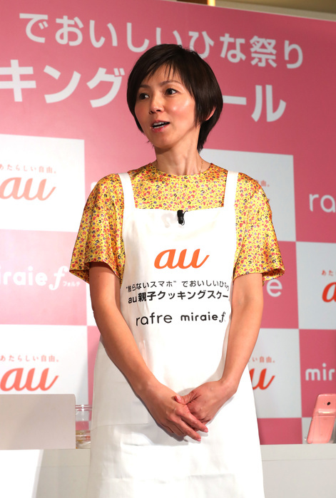  Caution Mom  Friendly Smartphones au PR event in Tokyo March 2, 2017, Tokyo, Japan   Japanese actress Marina Watanabe bakes a roll cake using a cooking app of the new smart phone  rafre , produced by Kyocera in Tokyo on Thursday, March 2, 2017. The new handset features a hand gesture sensor which enablees to scroll display without touching screen.     Photo by Yoshio Tsunoda AFLO  LwX  ytd 