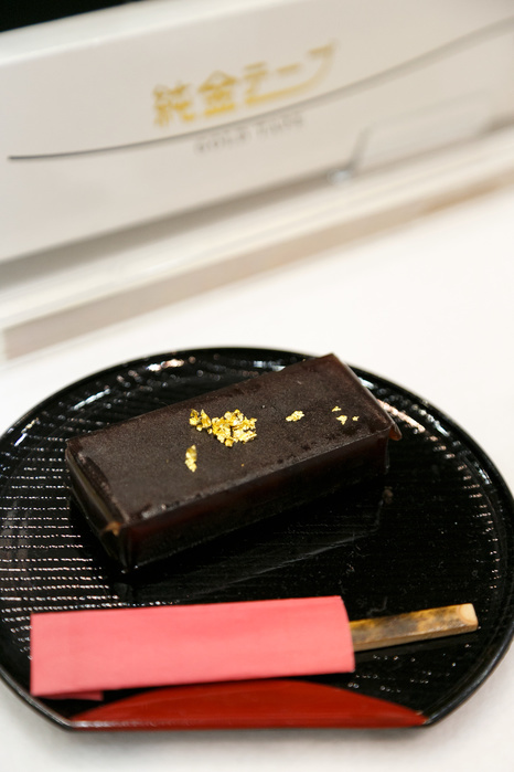 FOODEX JAPAN 2017. International Food and Beverage Exhibition in Makuhari A traditional Japanese sweet with edible gold on display during the 42nd International Food and Beverage Exhibition  FOODEX JAPAN 2017  in Makuhari Messe International Convention Complex on March 8, 2017, Chiba, Japan. About 3,282 companies from 77 nations are participating in the Asia s largest food and beverage trade show. This year organizers expect 77,000 visitors for the four day event, which runs until March 10.  Photo by Rodrigo Reyes Marin AFLO 