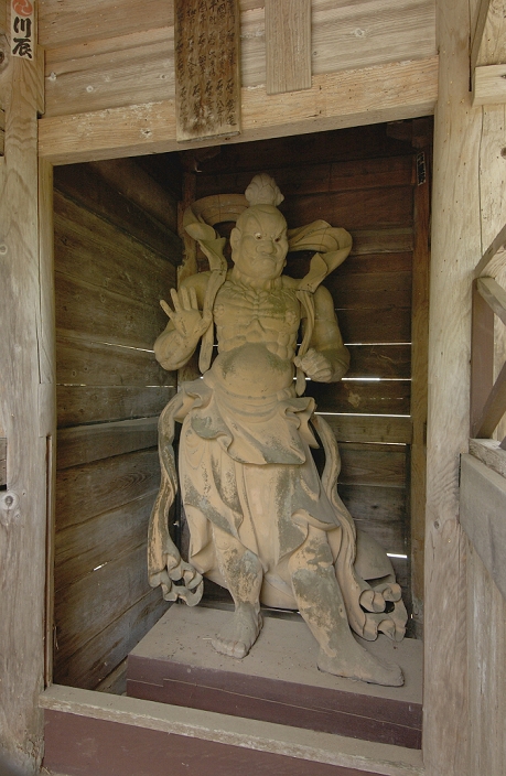 Honzanji Temple Niou Statue