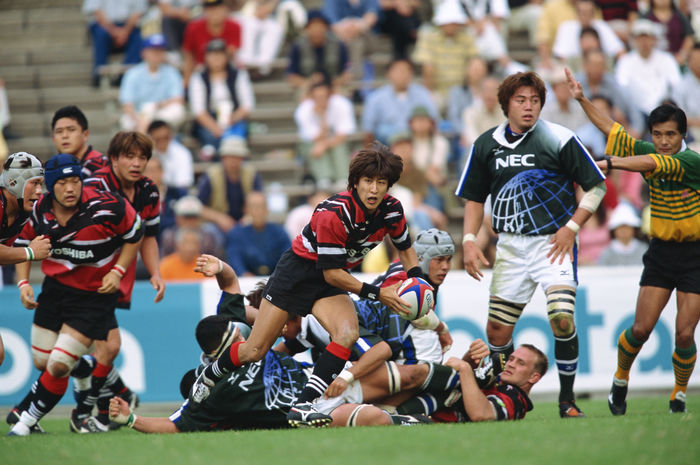 Mamoru Ito (Toshiba Fuchu), Mamoru Ito
OCTOBER 6, 2001 - Rugby : Mamoru Ito of Toshiba Fuchu runs with the ball during the 2001 East Japan Workers' Rugby League match between NEC 28-17 Toshiba Fuchu at Prince Chichibu Memorial Rugby Stadium in Tokyo, Japan.
 (Photo by AFLO SPORT) [1045].