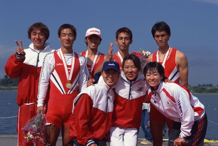 Shinpei Murai, Kazushige Ura, Hiroya Sato, Atsushi Obata, Yasunori Tanabe, Junko Kano, Ayako Yoshida, Akiko Iwamoto Akiko Iwamoto
OCTOBER 16, 1999 - Rowing : (Top row - L to R) Shinpei Murai, Kazushige Ura, Hiroya Sato, Atsushi Obata and Yasunori Tanabe, (Bottom row - L to R) Junko Kano, Ayako Yoshida and Akiko Iwamoto, Akiko Iwamoto Ayako Yoshida and Akiko Iwamoto, after the 1999 Asian Rowing Championships and Asian qualifier for the Sydney Olympic Games at Naganuma Rowing Course in (Photo by Ryuichi Kawakakubo)
(Photo by Ryuichi Kawakubo/AFLO SPORT) [1013].