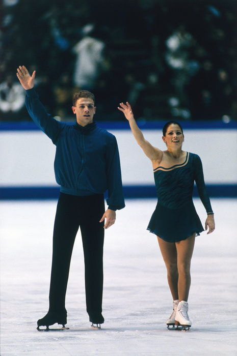Jamie Sale, David Pelletier (CAN),
FEBRUARY 17, 2001 - Figure Skating : Jamie Sale and David Pelletier of Canada acknowledge the crowd during the Pairs at the ISU Grand Prix of Figure Skating Final at Yoyogi 1st Gymnasium in Tokyo, Japan.
(Photo by Ryuichi Kawakubo/AFLO SPORT) [1013]