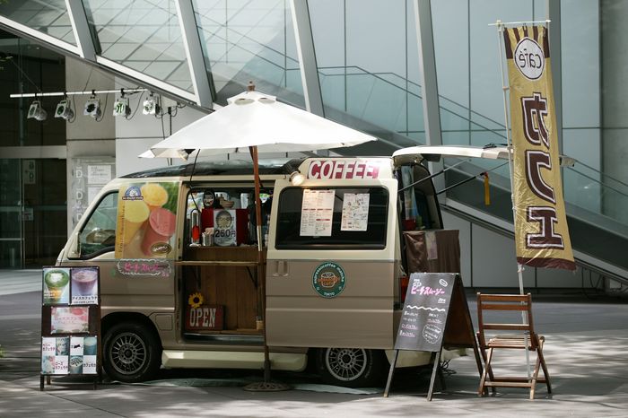 Mobile Sale Car, Cafe, Coffe Store,
June 20, 2007 - News :
during the Lunch Time in Yurakucho, Tokyo, Japan.
(Photo by AFLO) [0911].