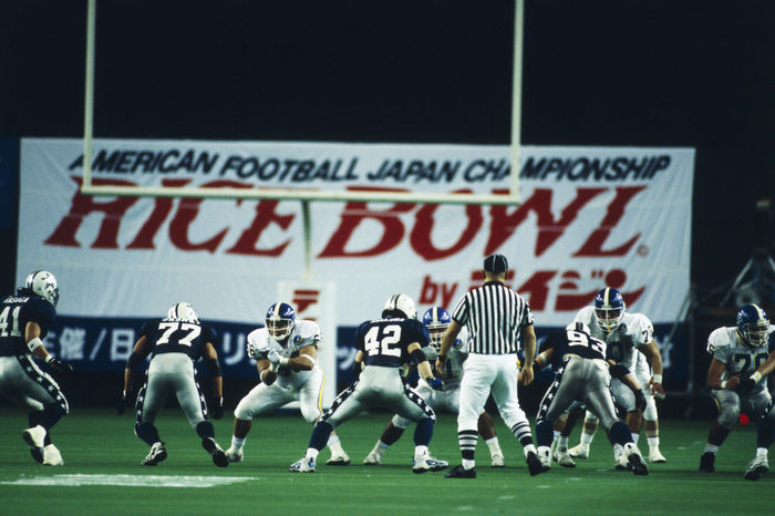Kwansei Gakuin University Fighters vs Asahi Beer Silver Star, JANUARY 3, 2000 - American Football : Kwansei Gakuin University Fighters (white) and Asahi Beer Silver Star (blue) players in action during the 53rd Rice
JANUARY 3, 2000 - American Football : Kwansei Gakuin University Fighters (white) and Asahi Beer Silver Star (blue) players in action during the 53rd Rice Bowl match between Kwansei Gakuin University Fighters 17-33 Asahi Beer Silver Star at Tokyo Dome in Tokyo, Japan.
(Photo by AFLO) [0424].