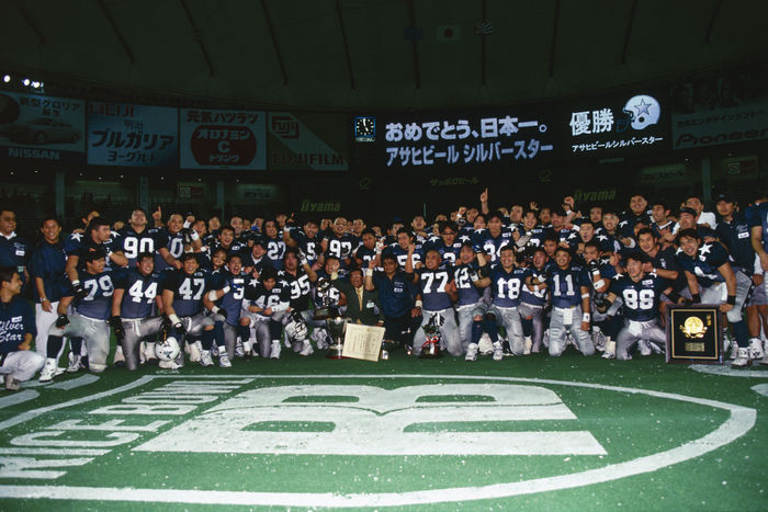 Asahi Beer Silver Star, Asahi Beer Silver Star
JANUARY 3, 2000 - American Football : Asahi Beer Silver Star all members celebrate their victory after winning the 53rd Rice Bowl match between Kwansei Gakuin University Fighters 17-33 Asahi Beer Silver Star at Tokyo Dome in Tokyo, Japan.
(Photo by AFLO) [0424].