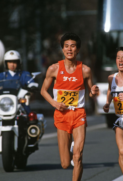 Takeyuki Nakayama (Daiei), Koichi Morishita (Asahi Kasei), FEBRUARY 9, 1992 - Marathon : Takeyuki Nakayama during the 1992 Tokyo International Marathon at National Stadium in Tokyo, Japan. (Photo by Shinichi Yamada/AFLO) [0348].