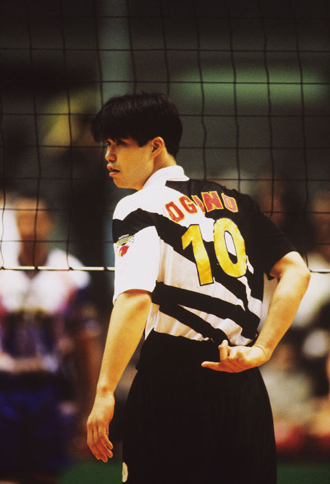 Masaji Ogino (Sunbirds), JANUARY 20, 1996 - Volleyball : Masaji Ogino of Suntory Sunbirds signals during the V.League match between Sunbirds and NEC Blue Rockets in Japan. (Photo by Shinichi Yamada/AFLO) [0348].