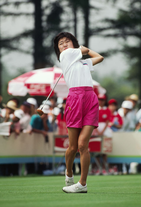 Michiko Hattori, circa 1989 - Golf : Michiko Hattori eyes her shot during the competition.
circa 1989 - Golf : Michiko Hattori eyes her shot during the competition.
(Photo by AFLO) [0246].
