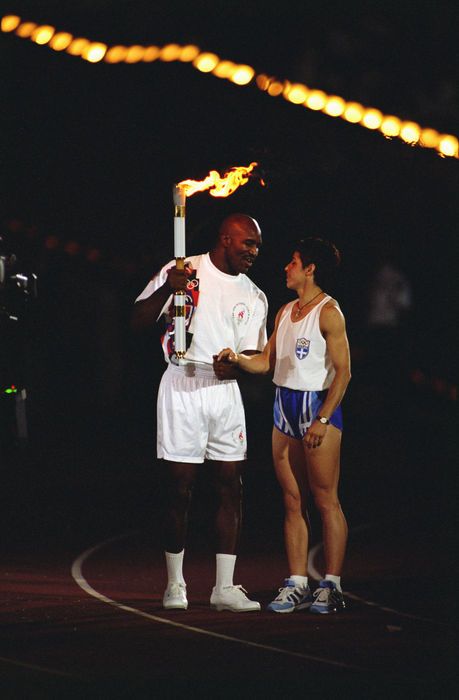 1996 Atlanta Olympics Evander Holyfield, Paraskevi Patoulidou, JULY 19, 1996   Opening Ceremony : Boxing Heavyweight Champion Evander Holyfield  L  of the USA and 1992 Women s 100m hurdles champion Paraskevi Patoulidou  R  of Greece carry the Olympic Torch during the Opening Ceremony of the 1996 Atlanta Olympic Games at Olympic Stadium in Atlanta, Georgia, USA.  Photo by Koji Aoki AFLO SPORT   0008 